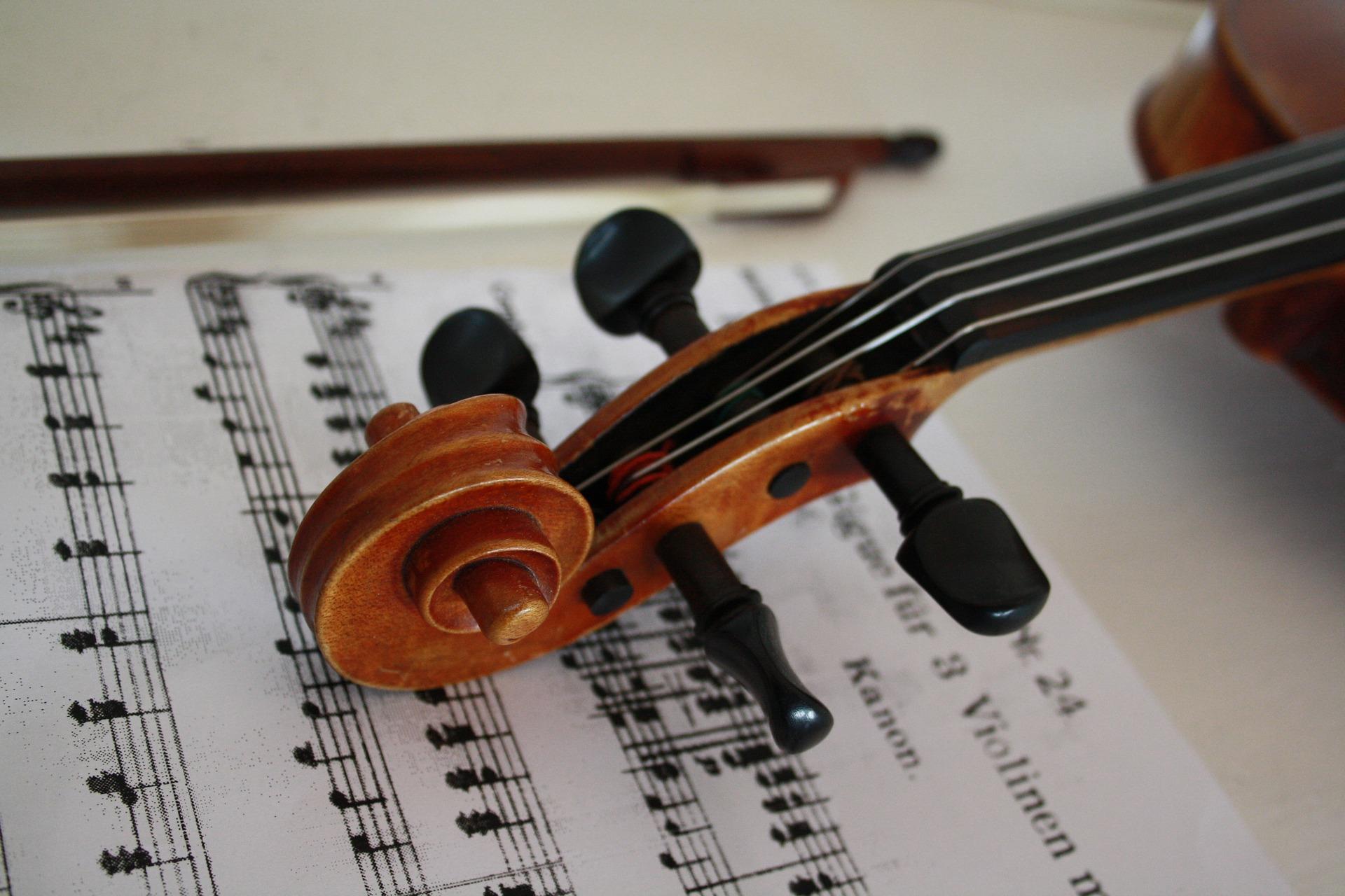 Musikschulen können beim Geige lernen helfen