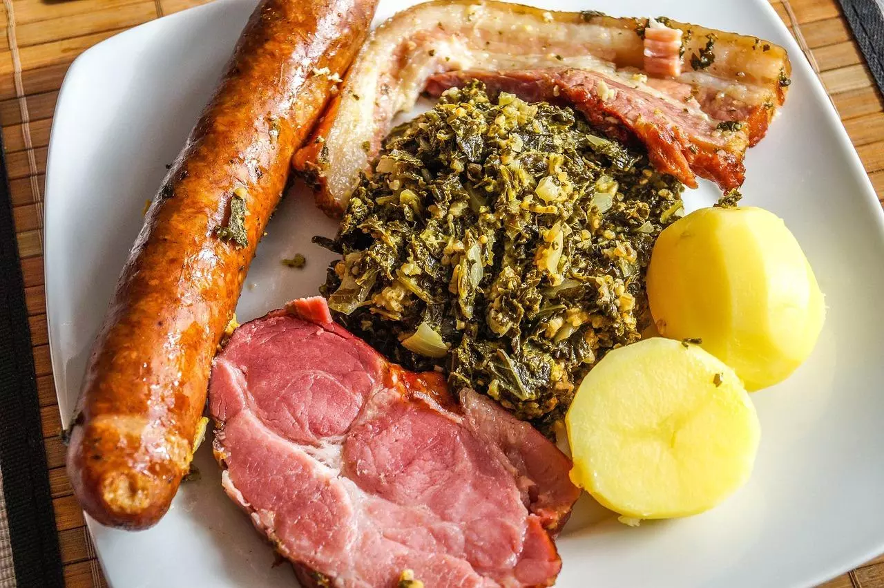 gruenkohl-und-pinkel-typisch-norddeutsch.jpg.webp