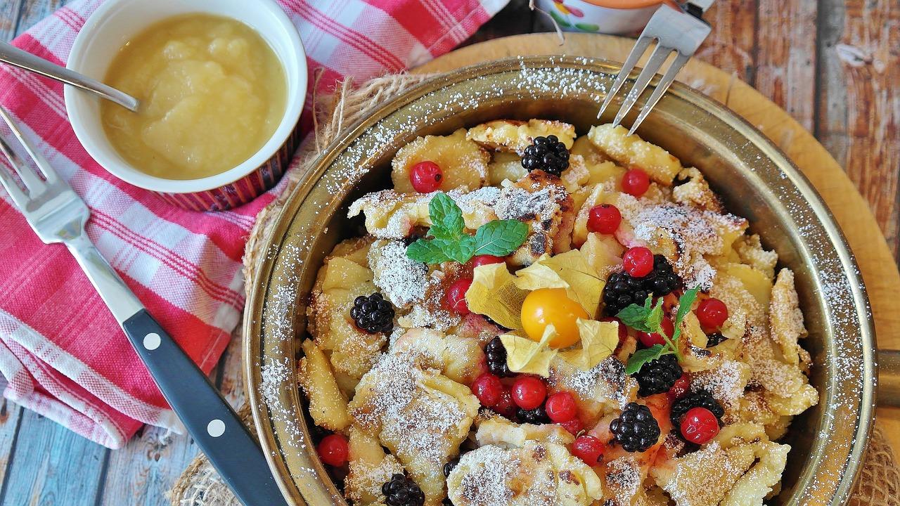 Leckere Süßspeise aus Österreich: Kaiserschmarrn.