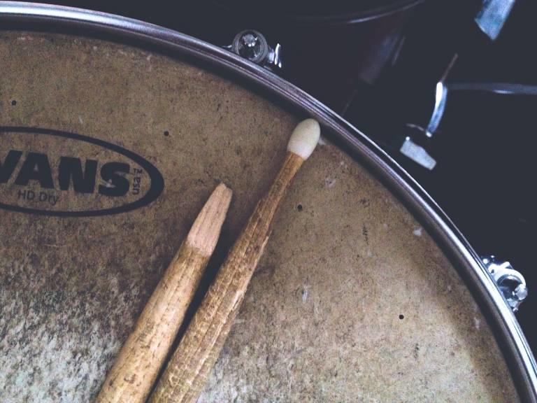 Wusstest Du, dass nicht jedes Material bei einem Drumstick so richtig schlagfest ist?