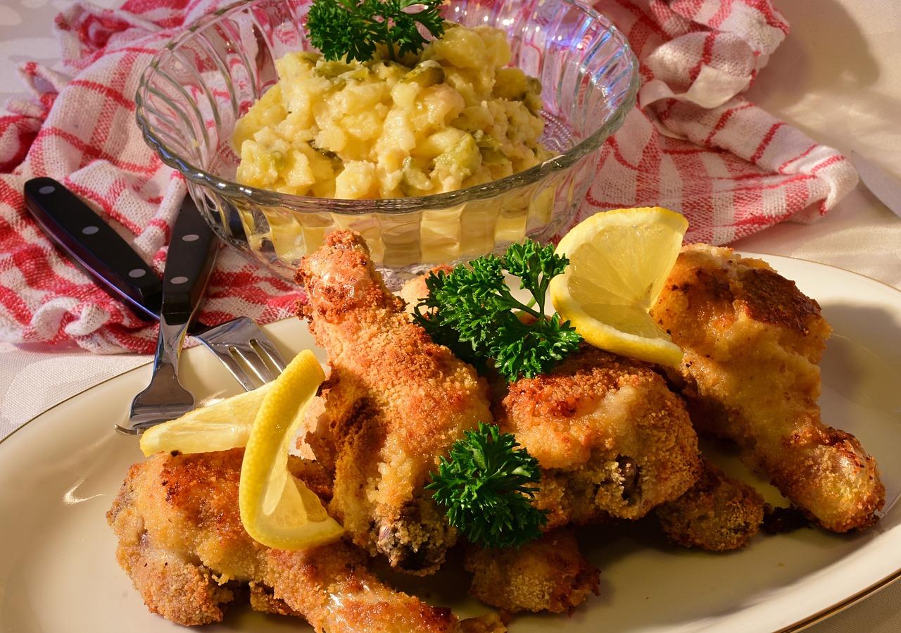 Neben einfachen vegetarischen Rezepten bietet die Küche Steiermarks auch bekannte Fleischgerichte.