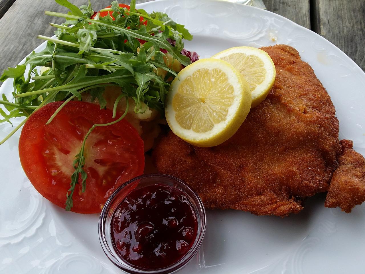 Wiener Schnitzel ist weltweit für die österreichische Küche bekannt.