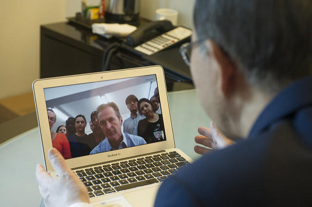 Die Webcam sorgt für eine gute Verbindung beim Videotelefonat.