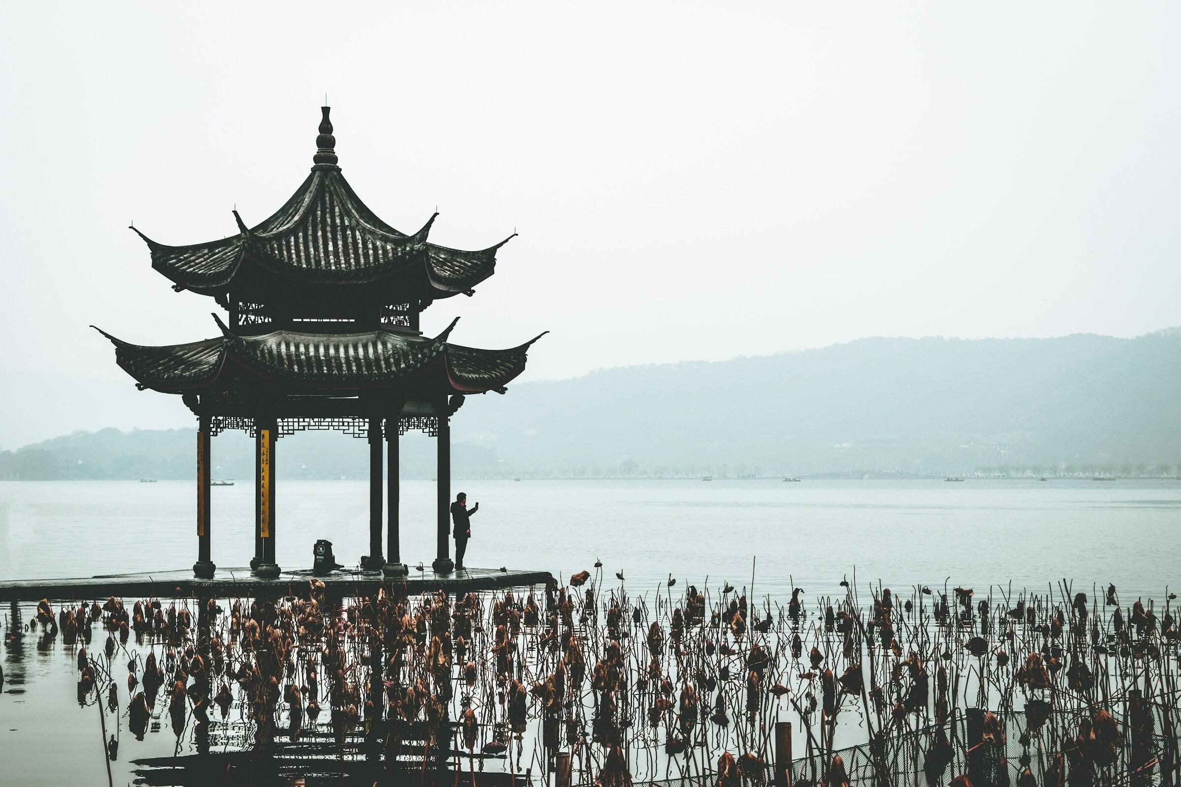 Ein Pavillion im Westsee in Hangzhou.