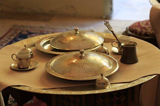 Historisch orientalisches Essgeschirr
