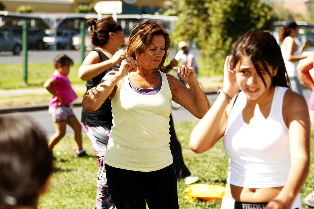 Zumba basiert auf einfachen Bewegungen.