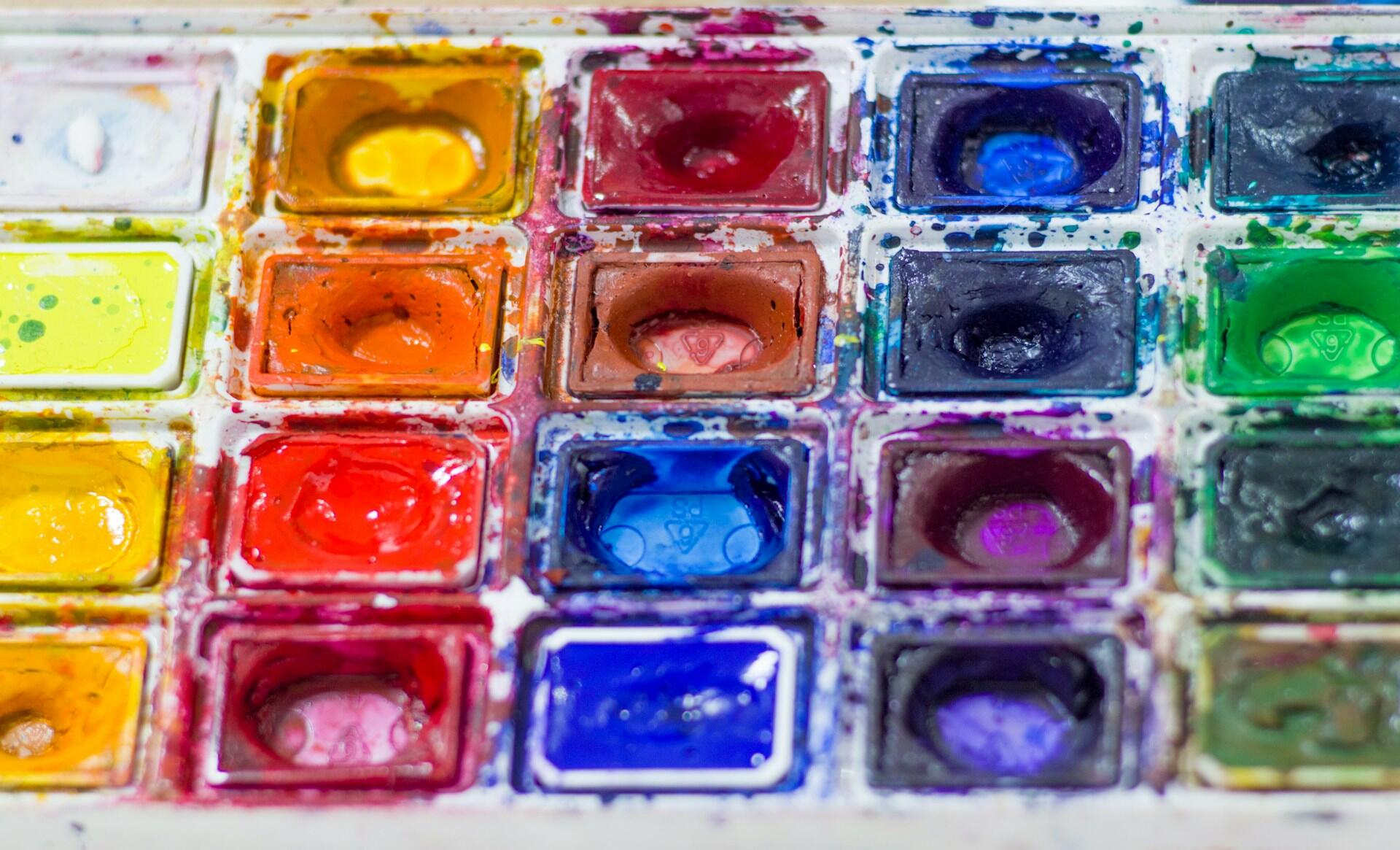 Ein Aquarellmalkasten.