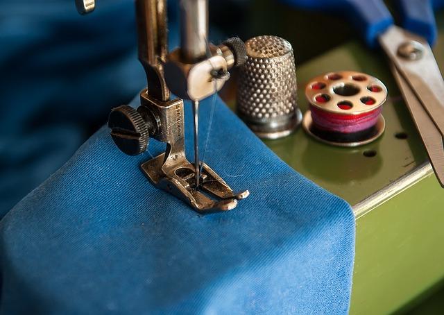 Ob ihr per Hand oder mit der Maschine näht, hängt von euren Vorlieben ab.