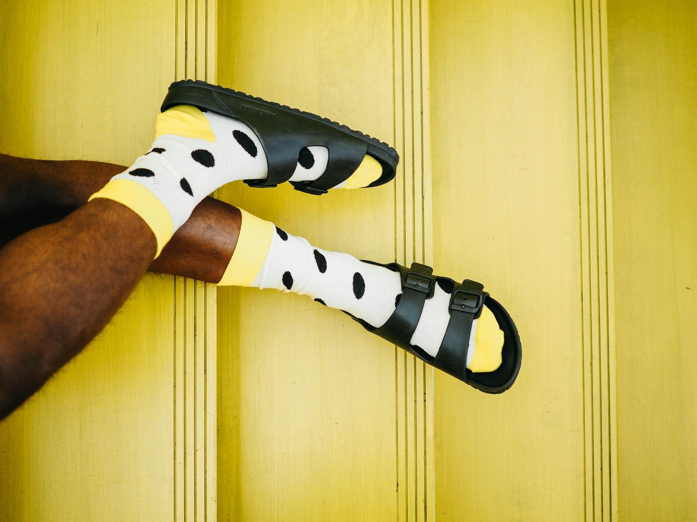 Sandalen und Socken sind typisch deutsch.