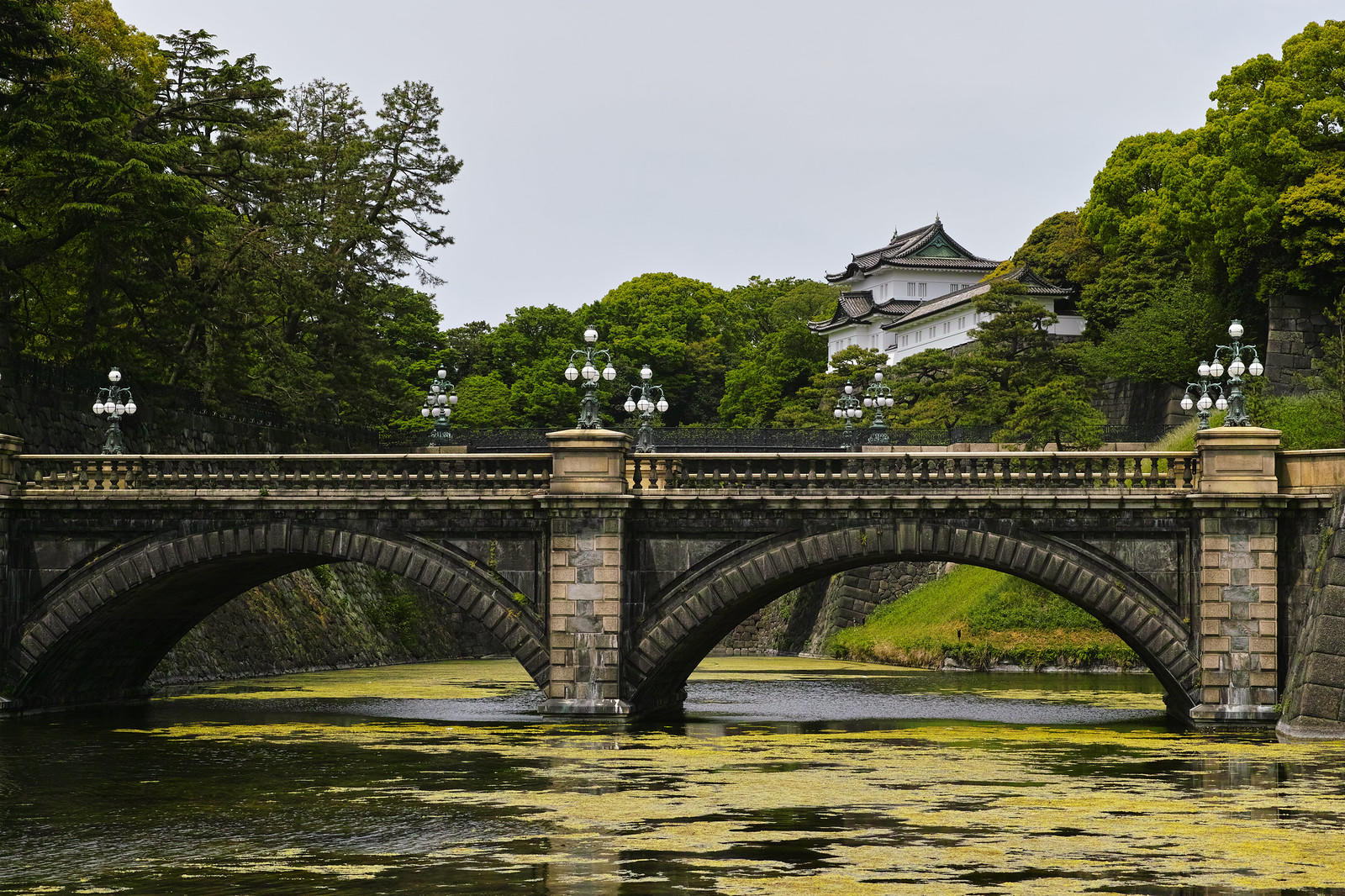 Weißt Du wo der japanische Kaiser wohnt?