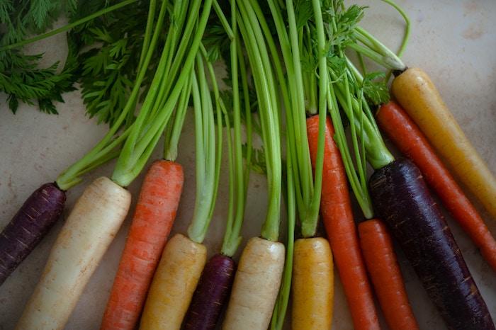 Bei trockenen Augen Ernährung umstellen kann sehr sinnvoll sein, da viele Augenleiden durch eine falsche Ernährung ausgelöst werden.