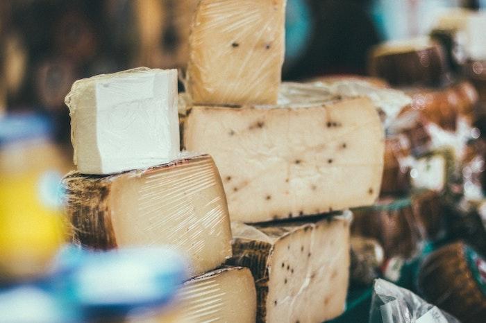 Unreine Haut und Ernährung können einen Zusammenhang haben. Informiere Dich welche Ernährung für schöne Haut die Richtige ist.