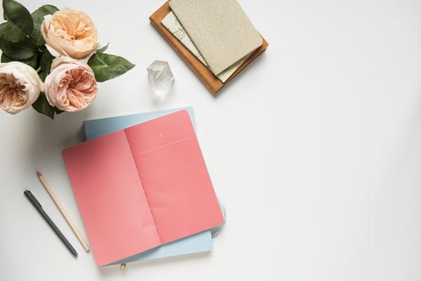 Ein Notizbuch zu führen ist unerlässlich für das Verfassen des Praktikumsberichts