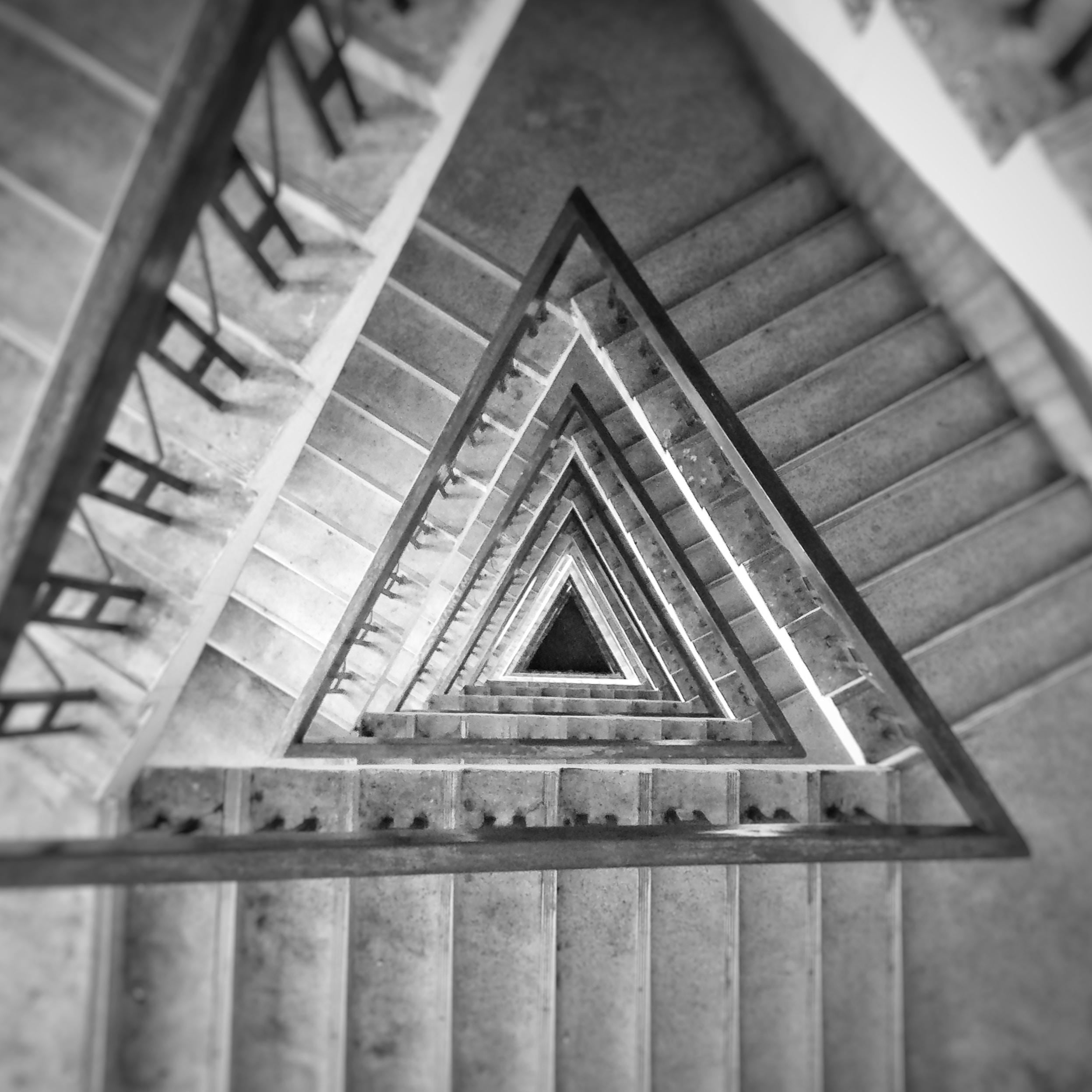 Treppe in dreieckiger Form.