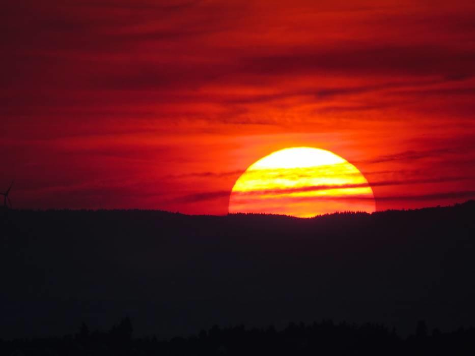 Unsere Sonne wird in wenigen Milliarden Jahren ein roter Riese werden.