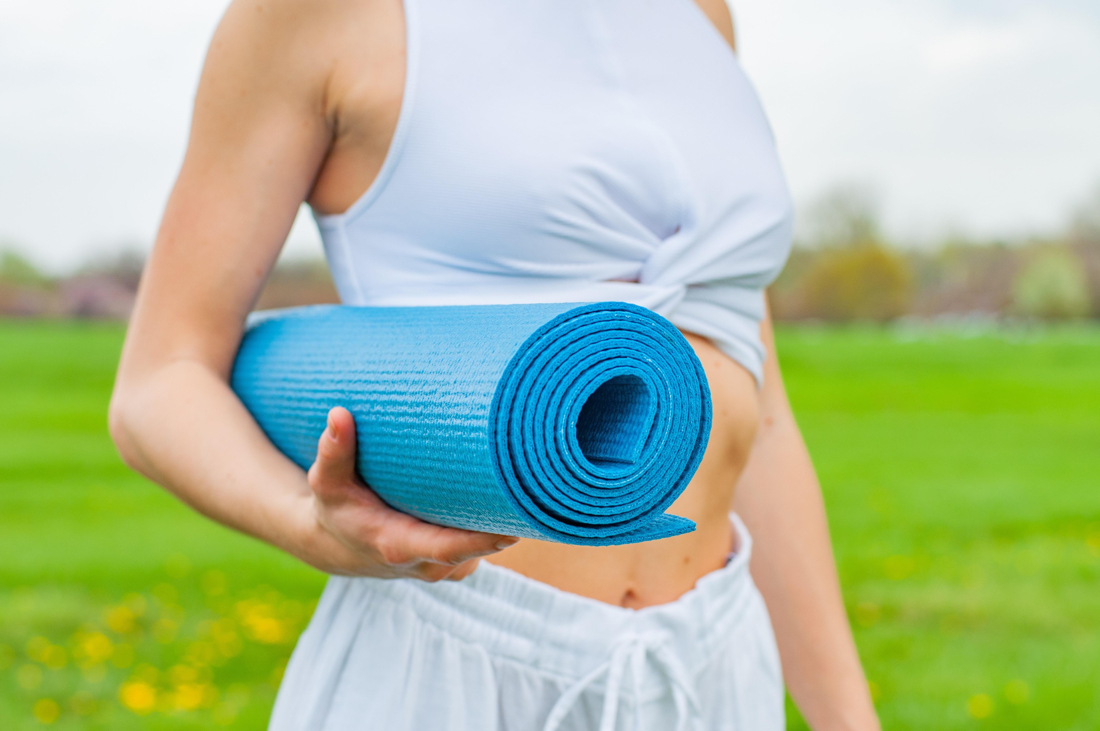 Auf welche Unterlage sollst du den Yoga Krieger üben?