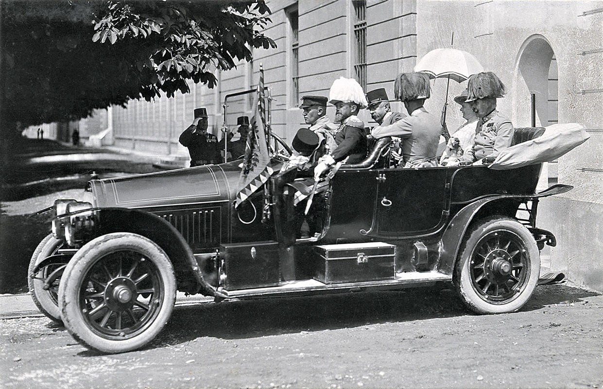 Prinz Ferdinand und Frau Sophie im Wagen | Quelle: Visualhunt
