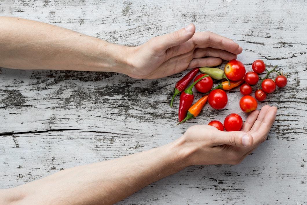 Auch bei der Ernährung im Yoga sollte Achtsamkeit eine große Rolle spielen.