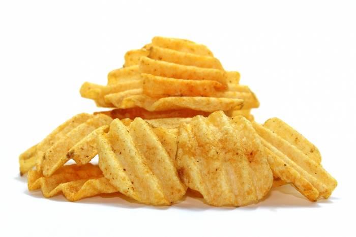 Für eine gesunde Ernährung sollten Jugendliche Snacks vermeiden.