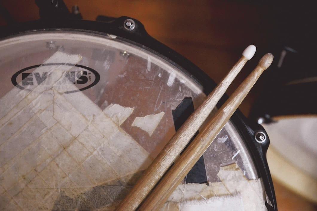 Für die verschiedenen Musikrichtungen gibt es auch verschiedene Schlagzeug Arten. Welche Schlagzeug Art passt zu Dir – Rock, Fusion oder Jazz Schlagzeug?