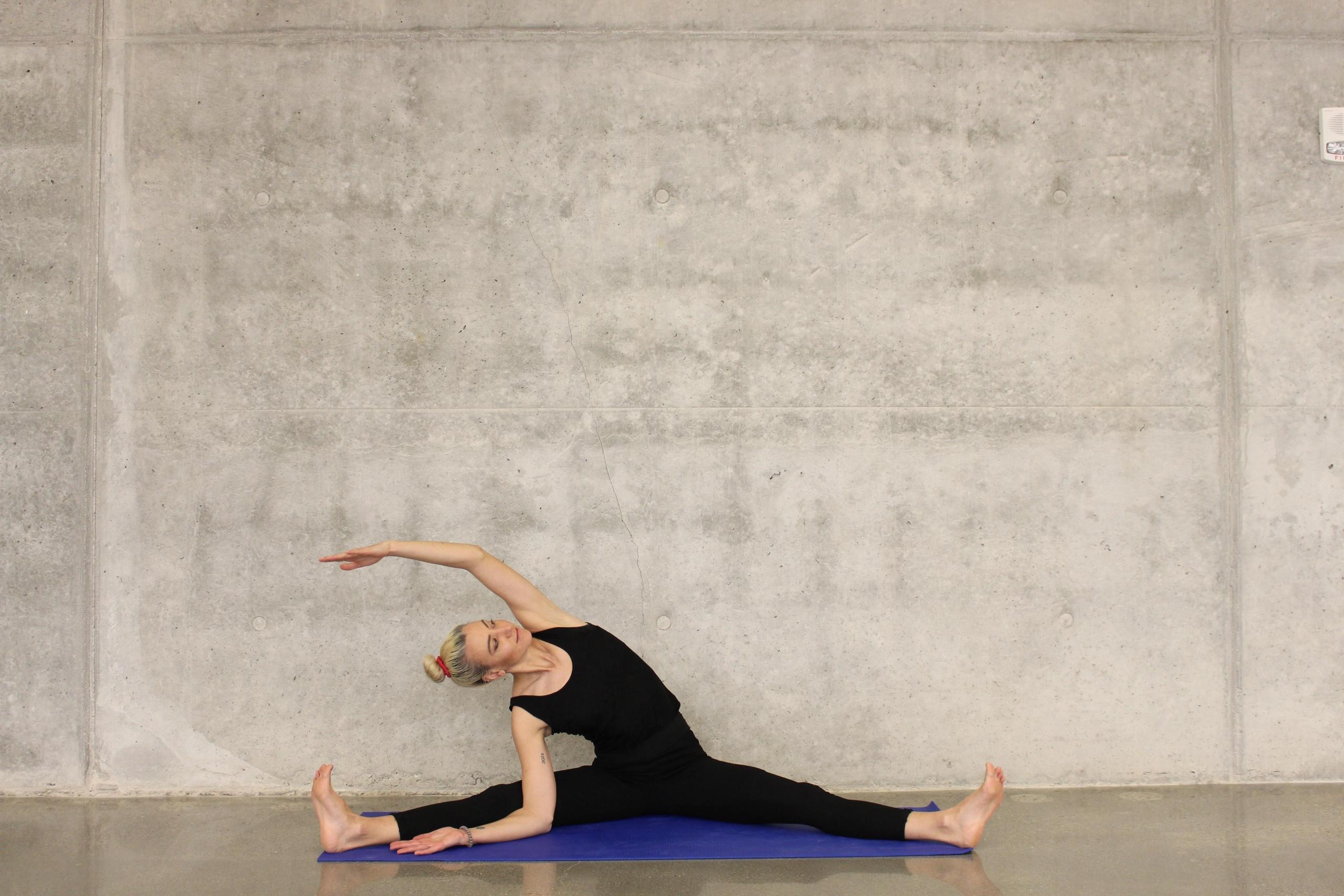 Ballet Dehnübungen gehören zum Ballett lernen dazu.