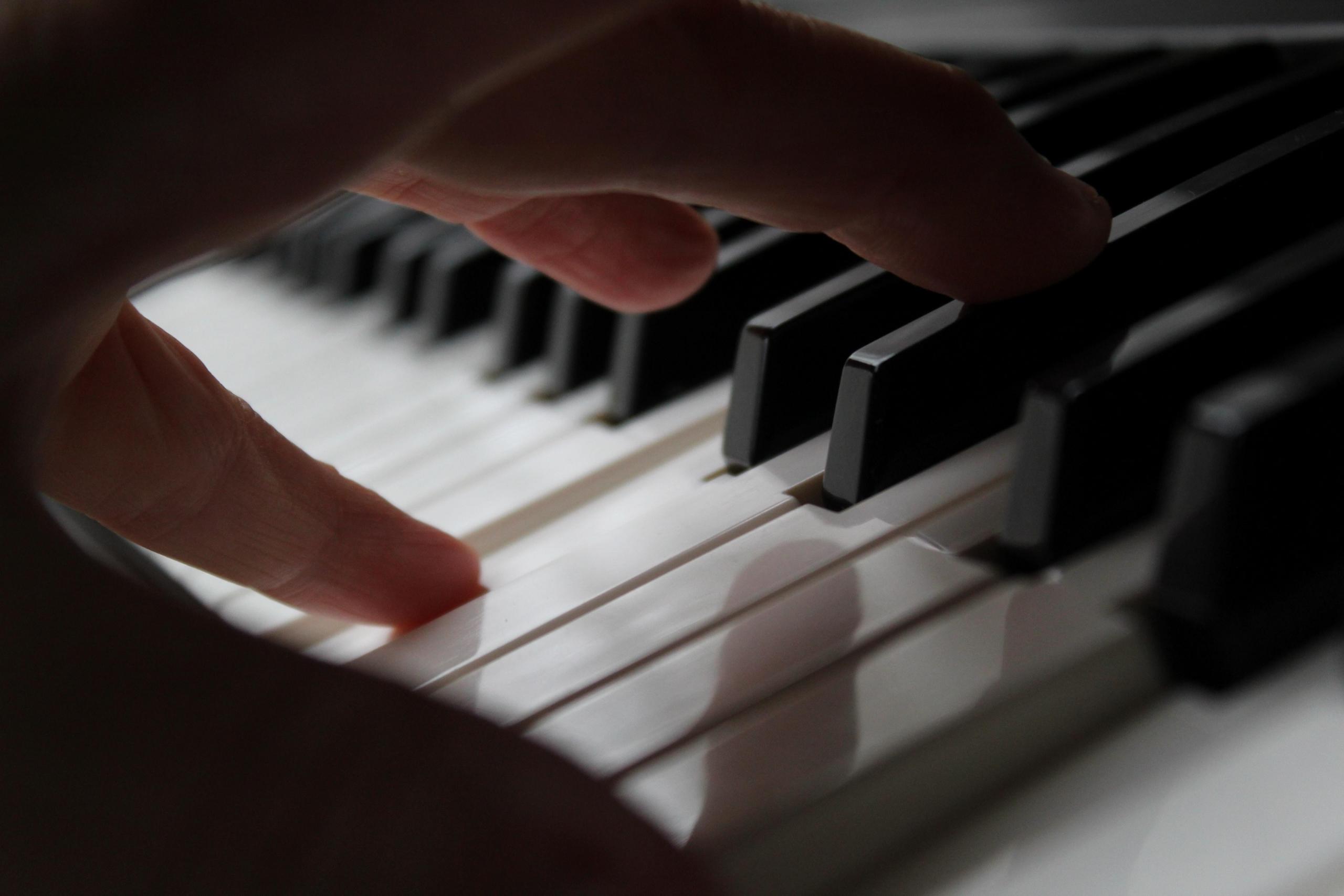 Tonleitern auf dem Klavier lernen ist unumgänglich