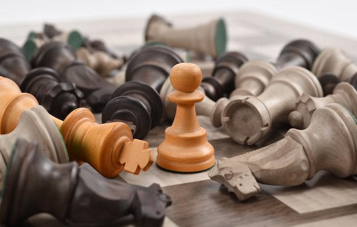 Mit Schach kannst Du auch Algebra üben.