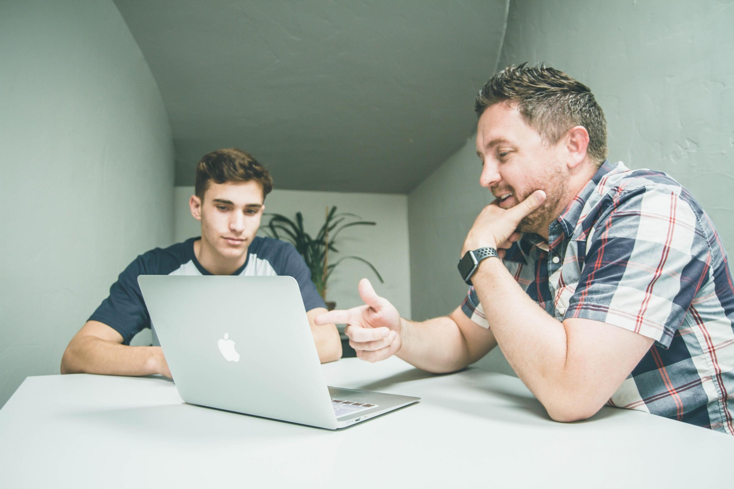 Deinen Tarif für Deinen Informatik Kurs solltest Du auch danach richten, welche Themen Du abdecken willst.