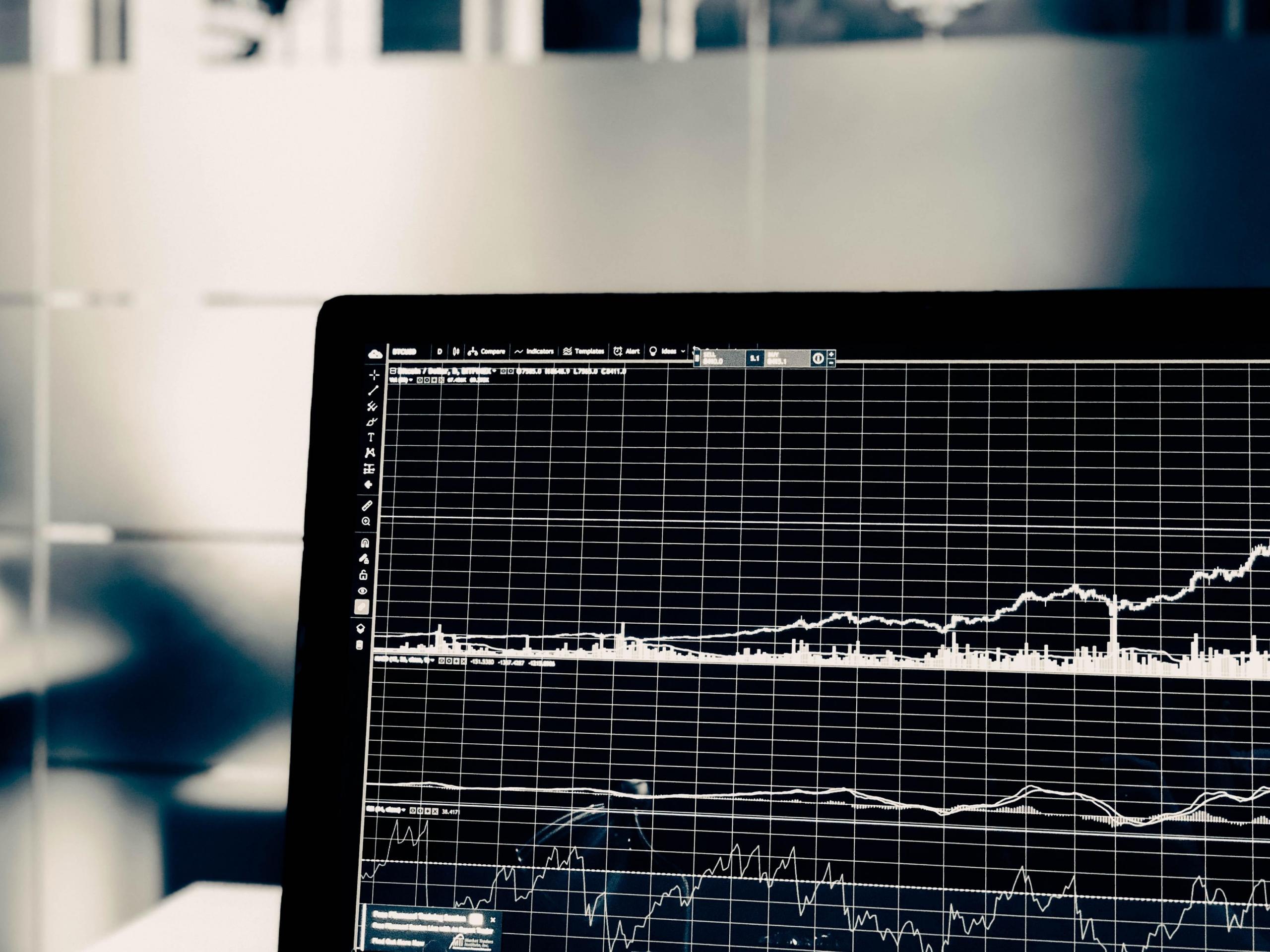 Solltest Du gewisse Erfahrung im Informatikbereich gesammelt haben, kannst Du sicher Jemandem etwas beibringen