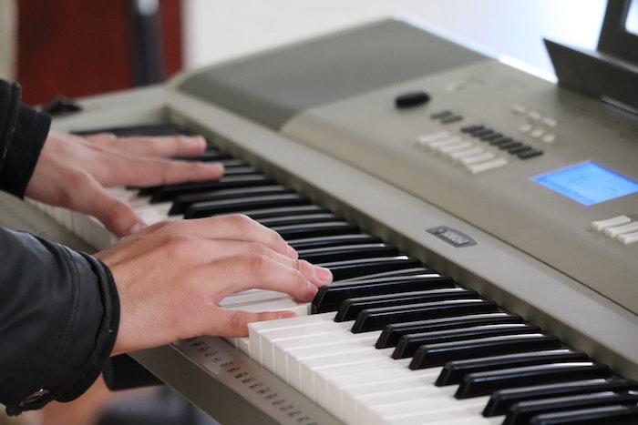 Keyboards sind tragbare Pianos.