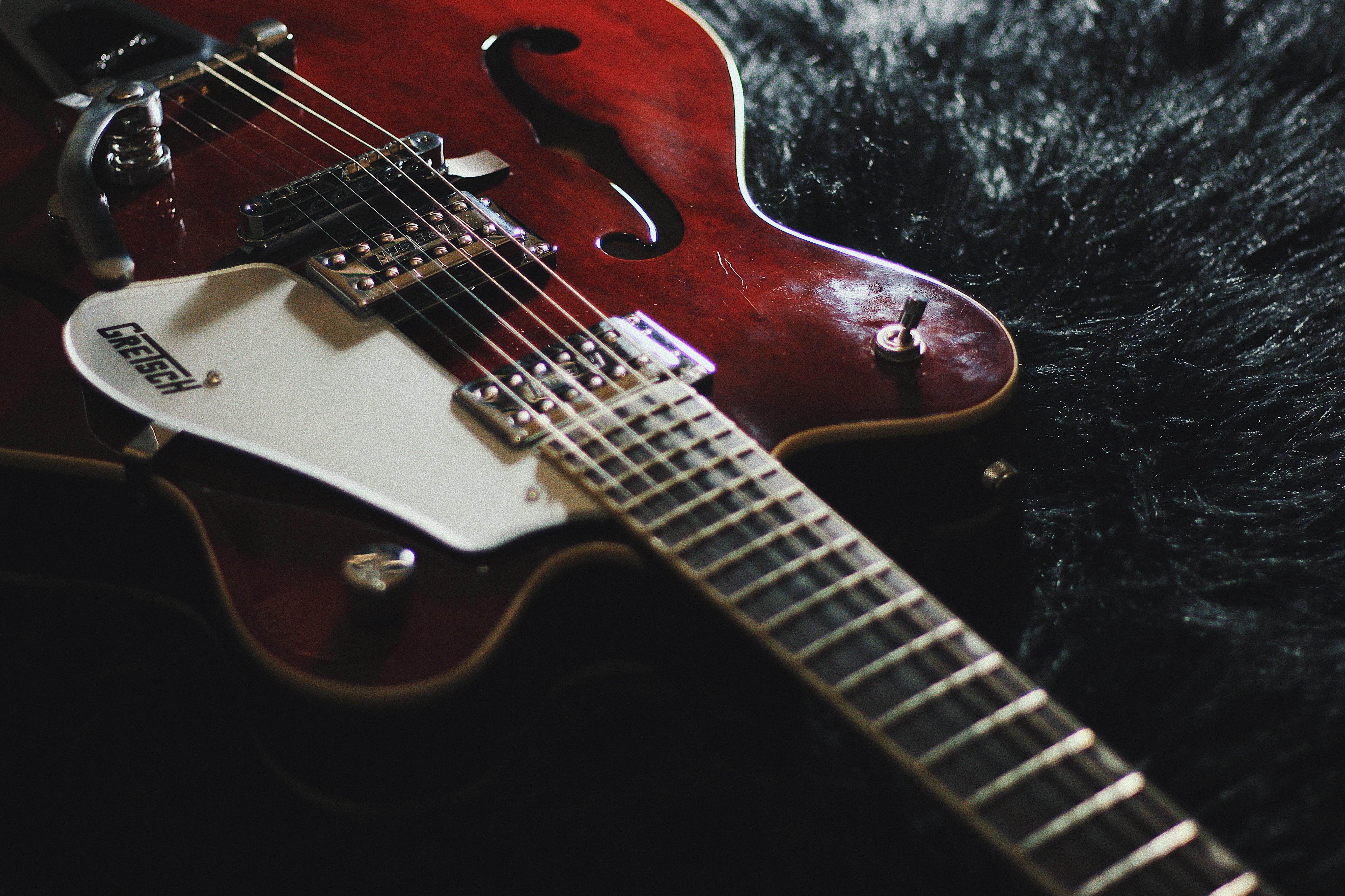 Lerne Jazz Gitarre spielen.