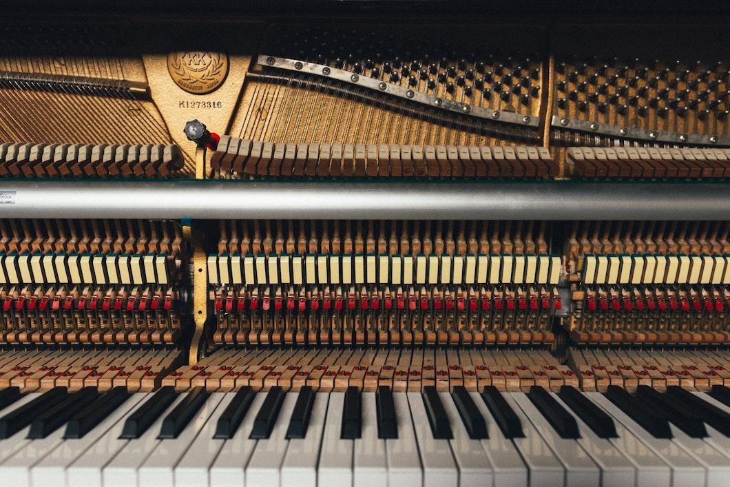 Cembalo, Cembali,Cembalos? Erfahre hier alles über dieses alte Instrument.