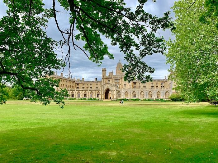 Mit den Tests der Uni Cambridge kannst Du Deine Englischkenntnisse nachweisen.