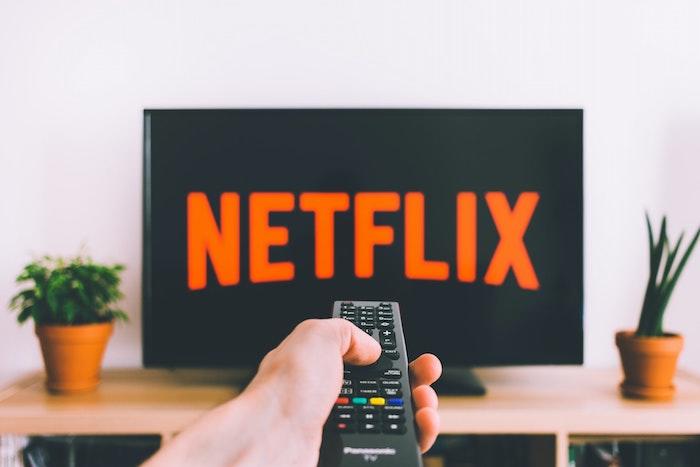 Mit Netflix auf ein Telefoninterview auf Englisch vorbereiten.