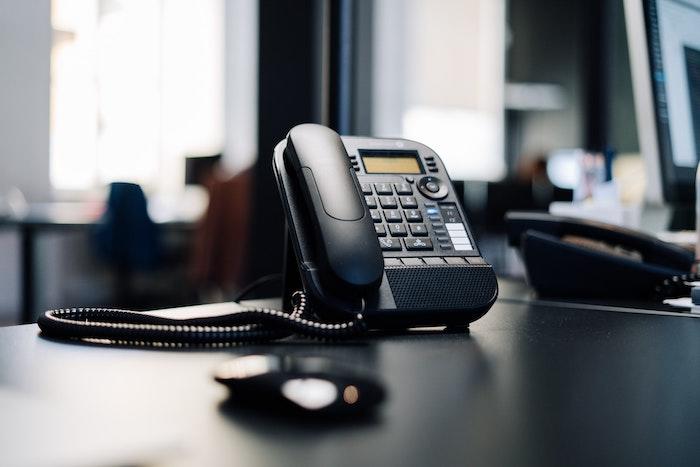 Sei selbstsicher am Telefon mit Business Englisch.