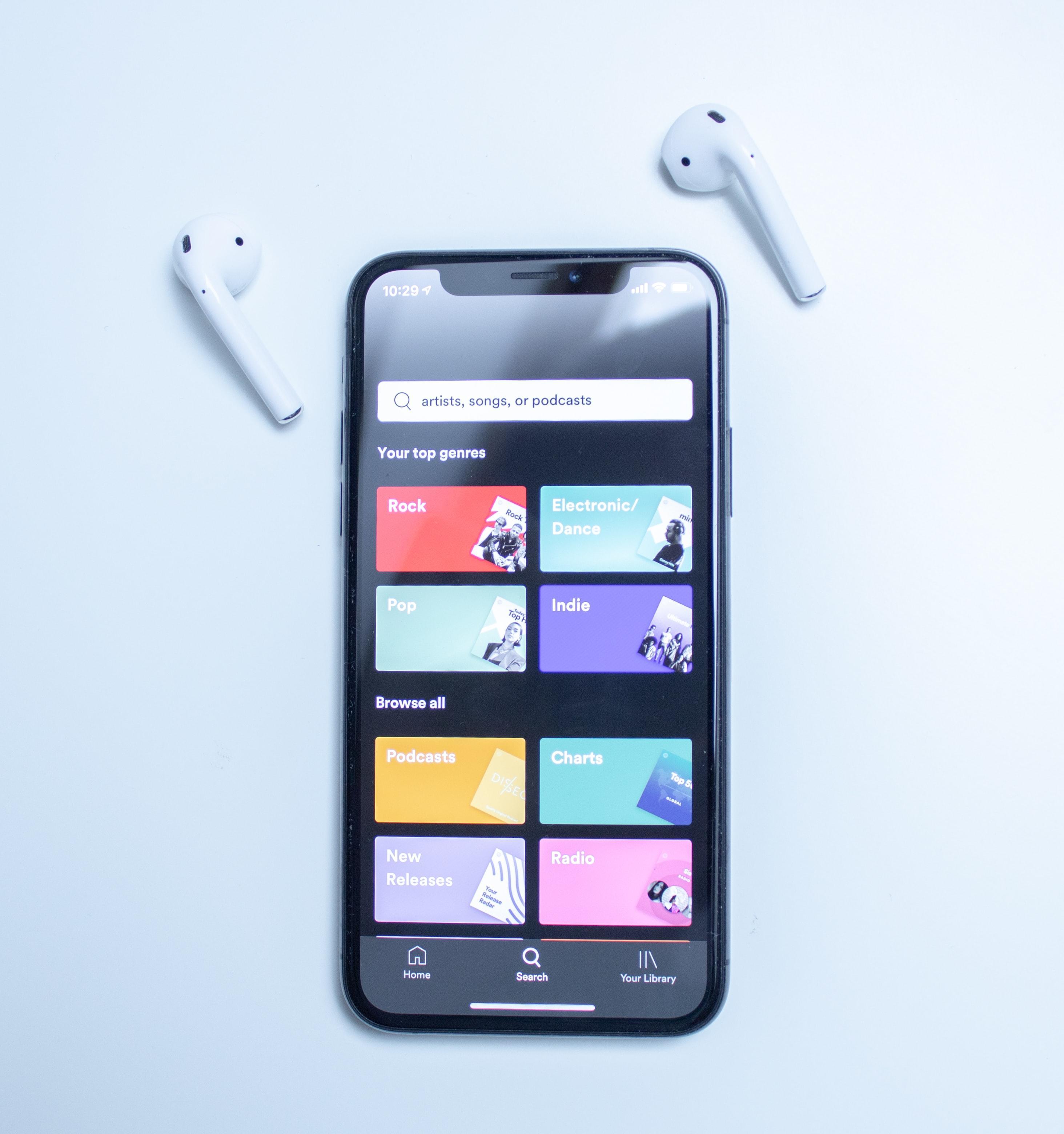 Mit Podcasts auch ganz einfach unterwegs Englisch lernen.
