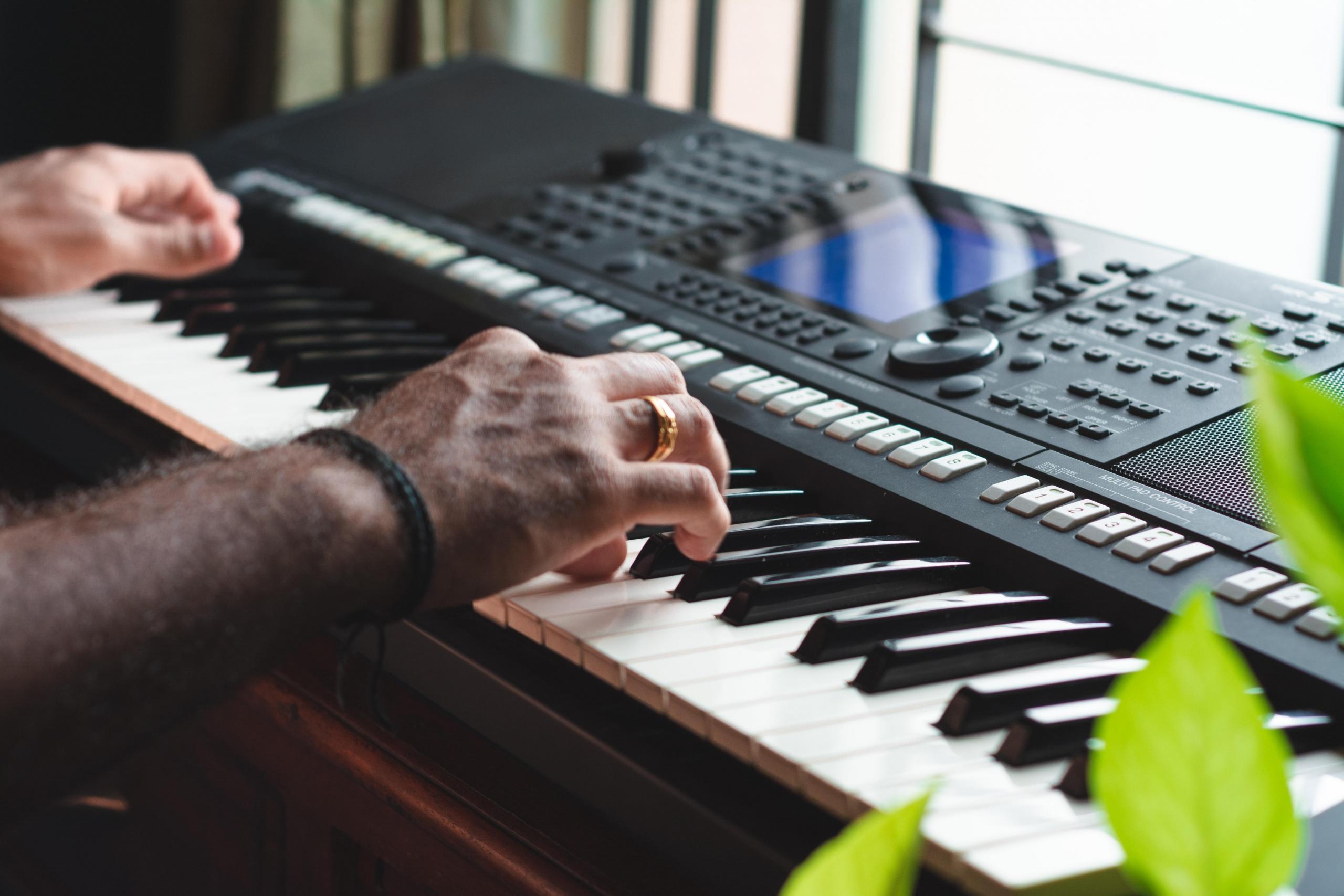 Auf dem Keyboard Klavier spielen lernen - geht das?