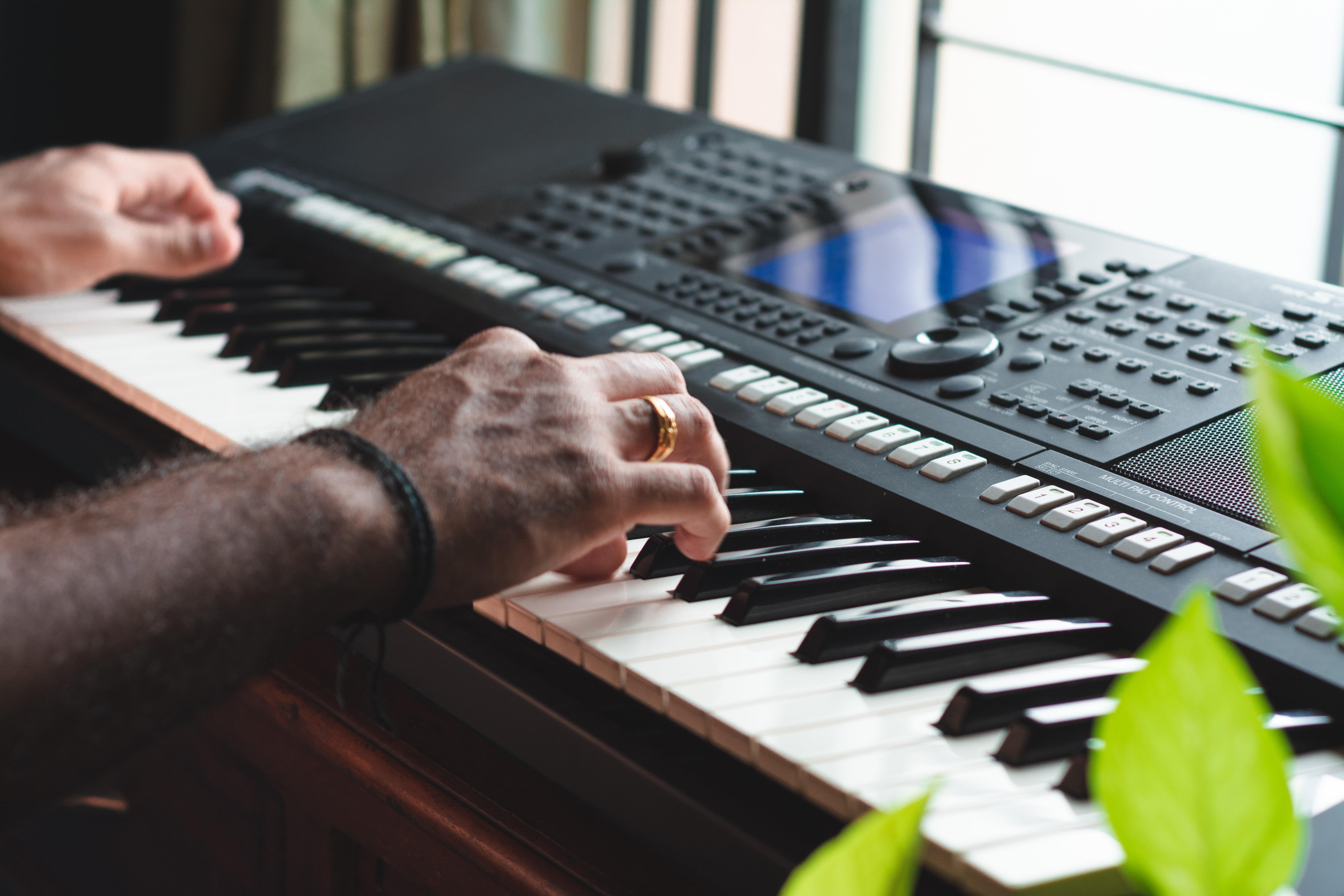 Auf dem Keyboard Klavier spielen lernen - geht das?