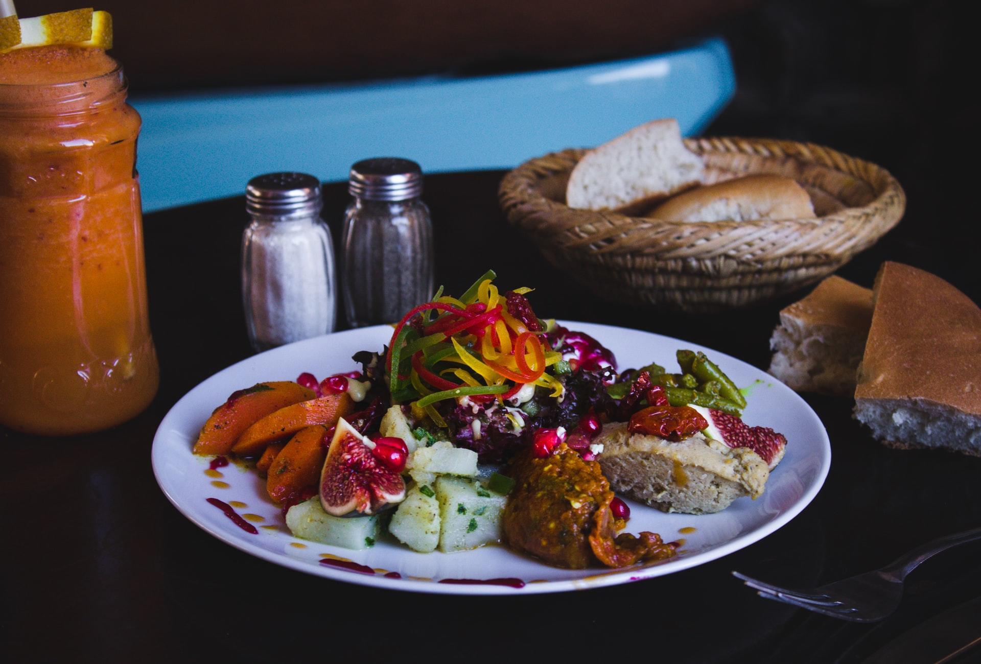Wie verhältst du dich als Gast bei einem türkischen Essen?