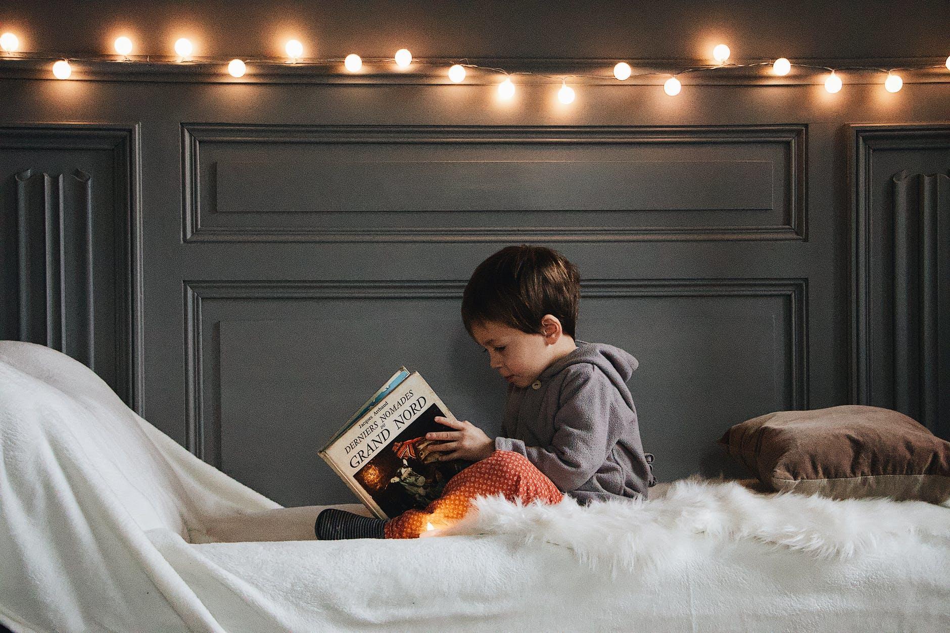 Kinder mit LRS haben Schwierigkeiten dabei, Lesen und Schreiben zu lernen.
