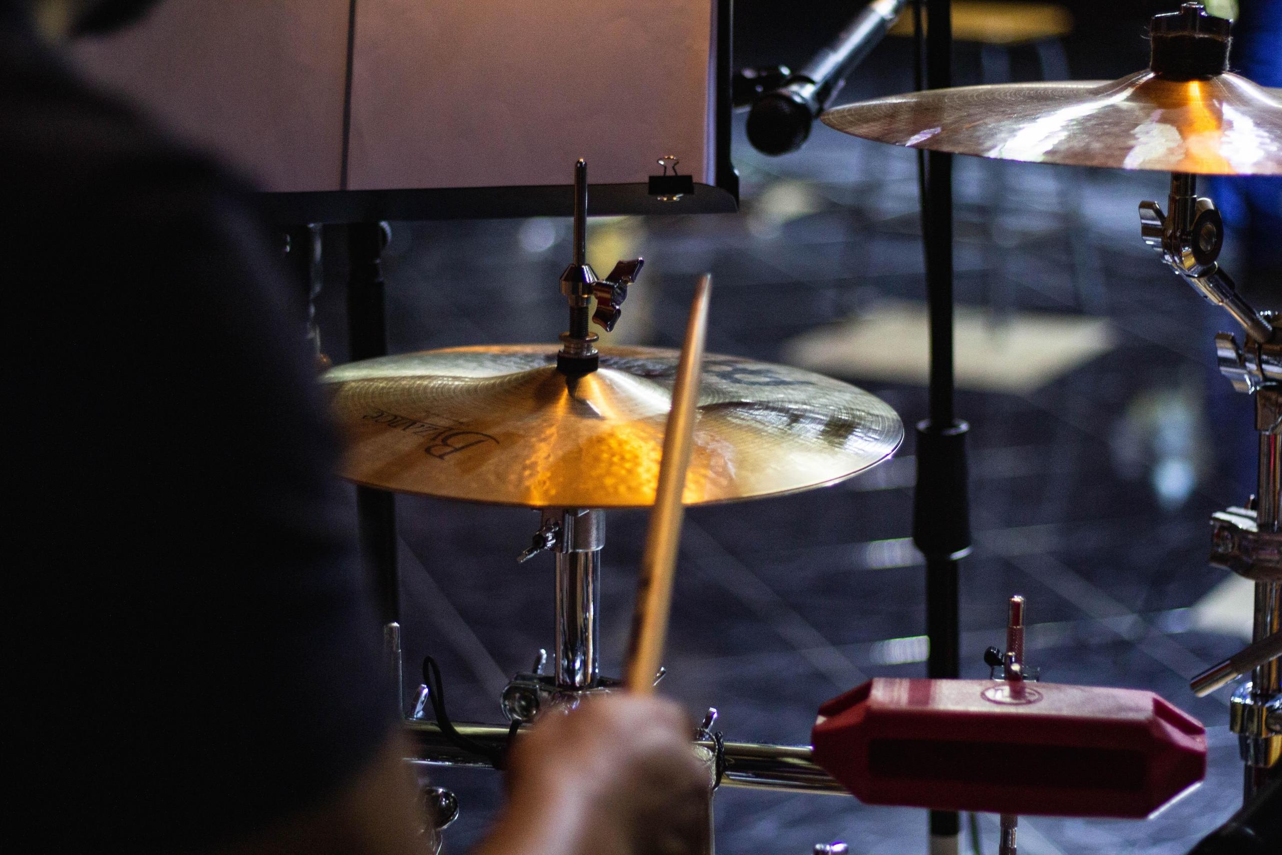 Die Hi-Hat ist eines der wichtigsten Schalgzeug Teile.