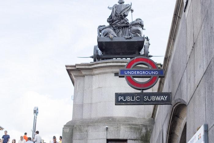 Du willst die öffentlichen Verkehrsmittel in London nutzen? Auch dafür gibt es passende englische Ausdrücke.