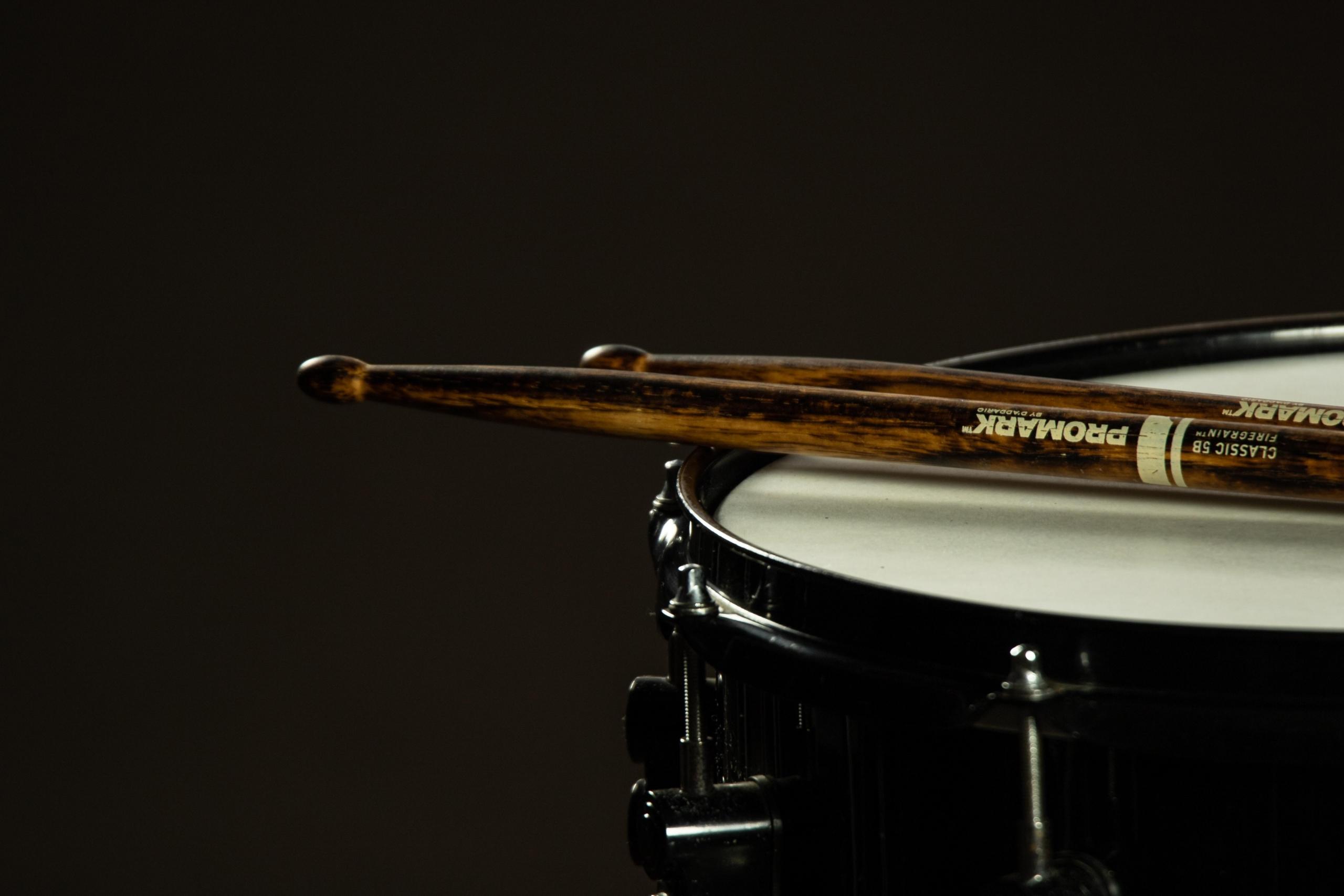 Der Snareteppich auf der Unterseite der Snare ist für den typisch schnarrenden Klang verantwortlich.