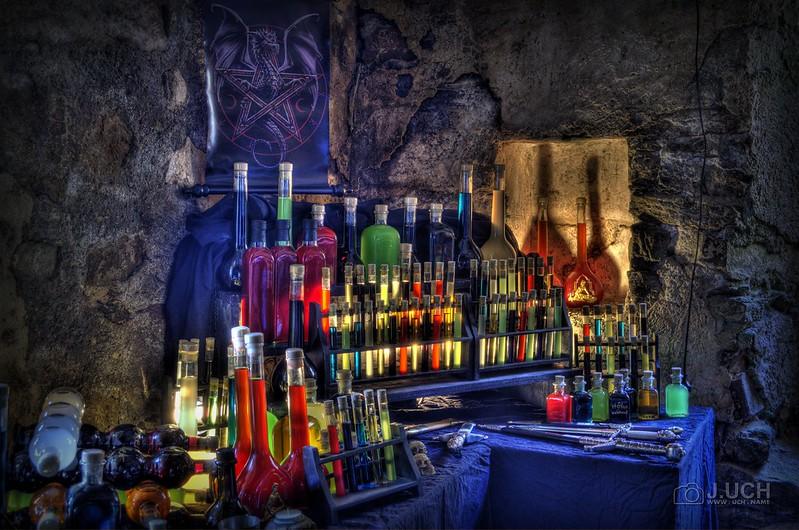 Die Chemie wurde mit der Alchemie nach Europa übermittelt