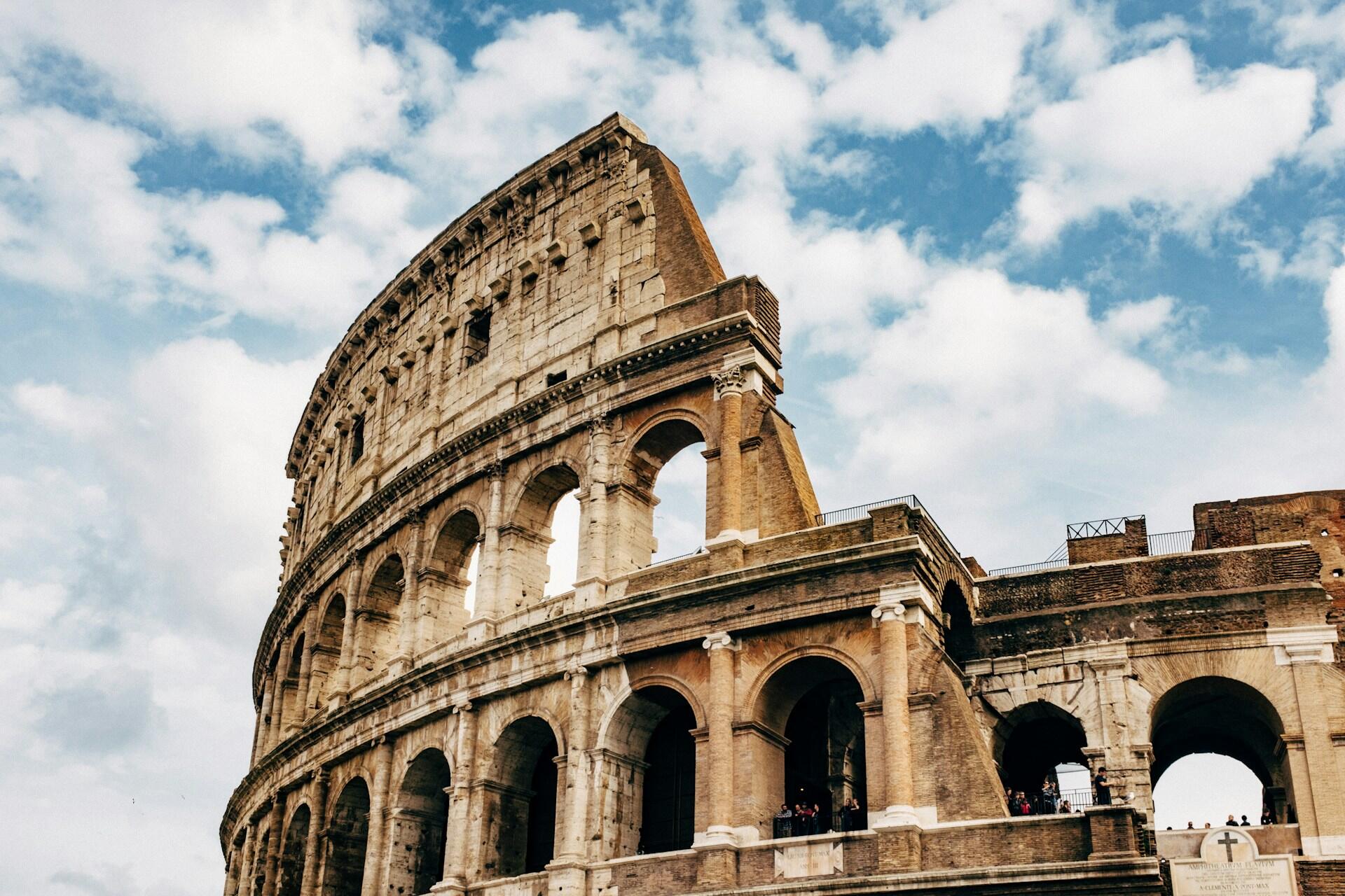 Ein Foto des Collosseums in Rom.