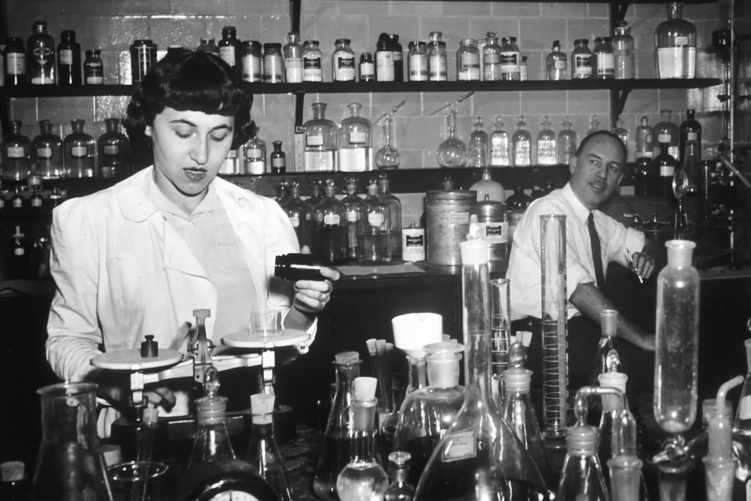 Die Geschichte der Chemie genau erklärt