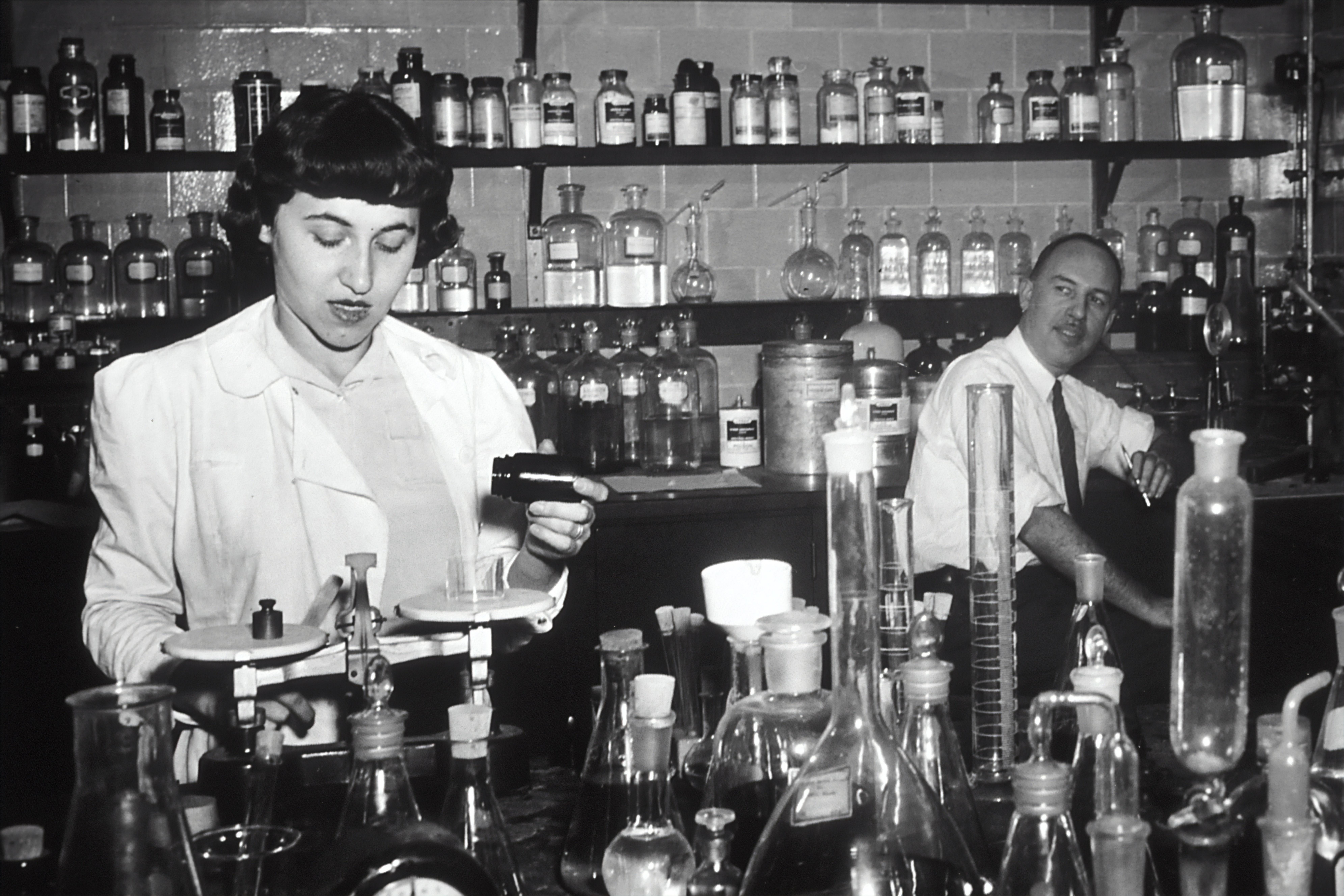 Die Geschichte der Chemie genau erklärt