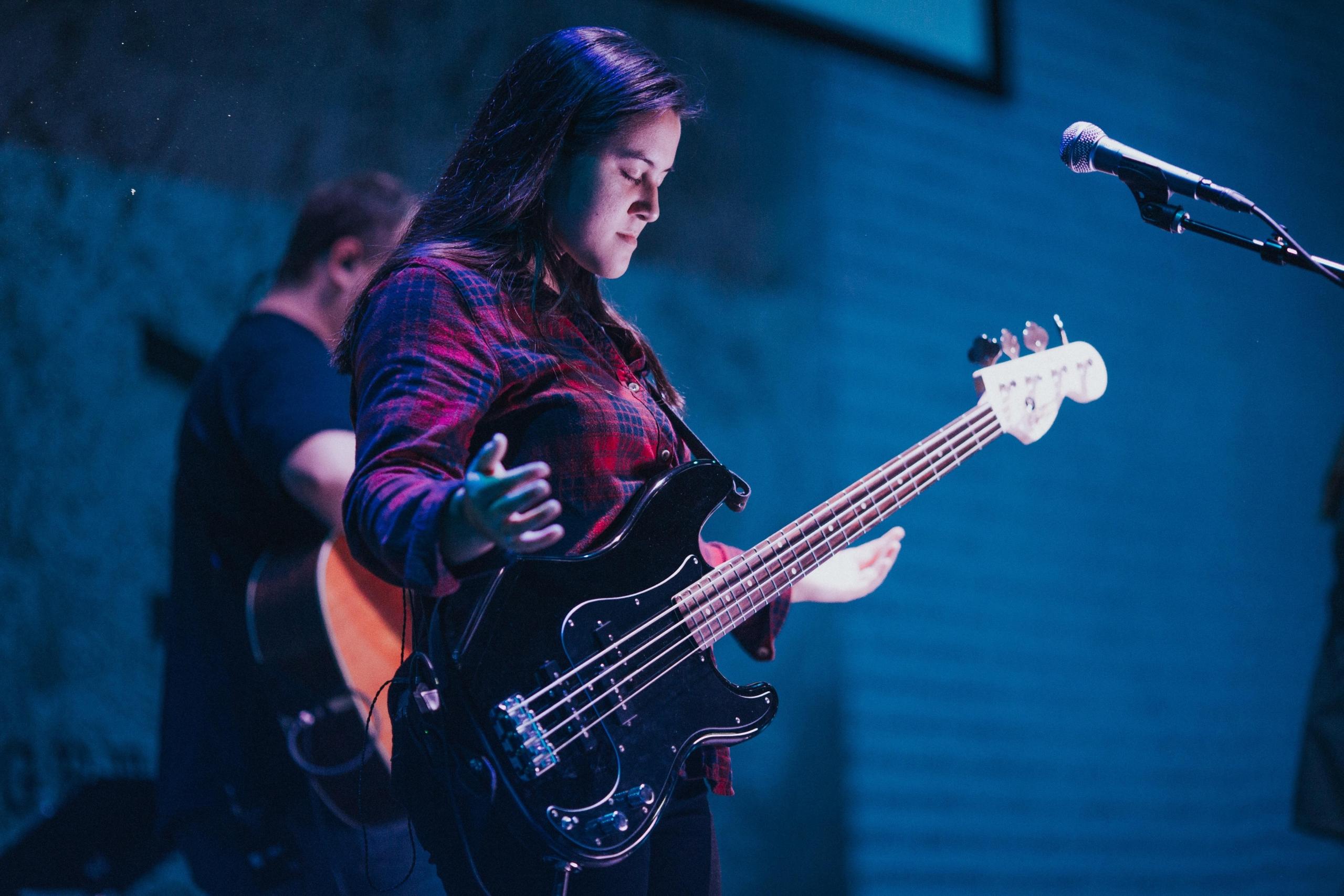 Darum solltest Du E-Bass spielen lernen.