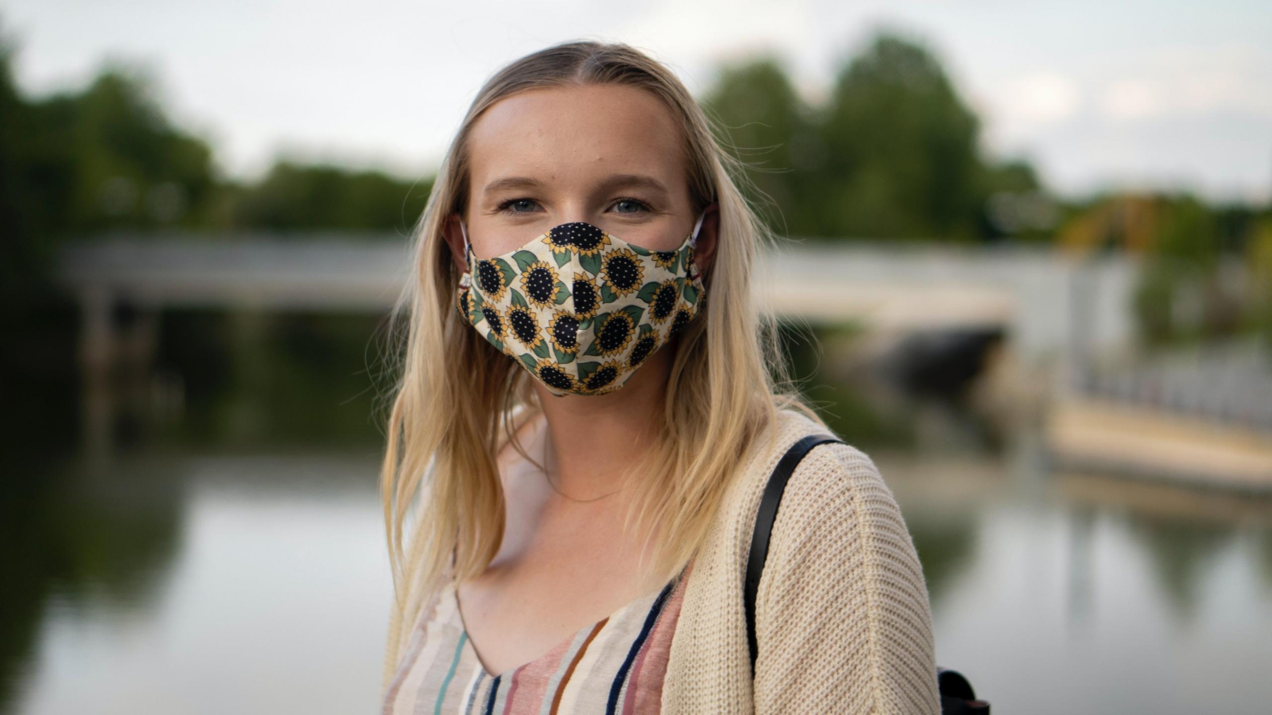 Wenn ihr mit dem Schüler zusammensitzt, solltet ihr eine Maske tragen.