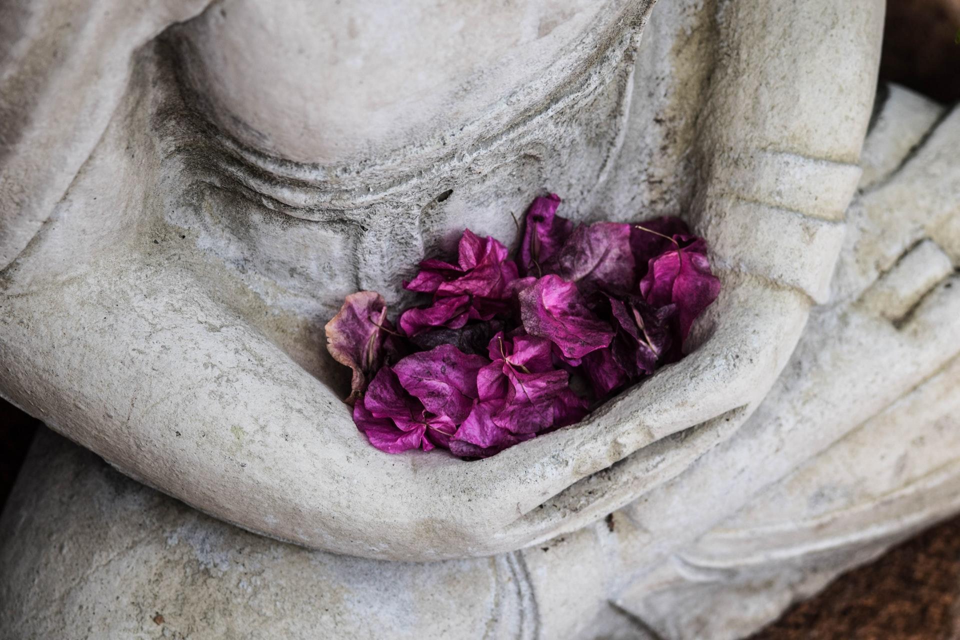 Was ist der Unterschied zwischen Tadasana und Samasthiti?
